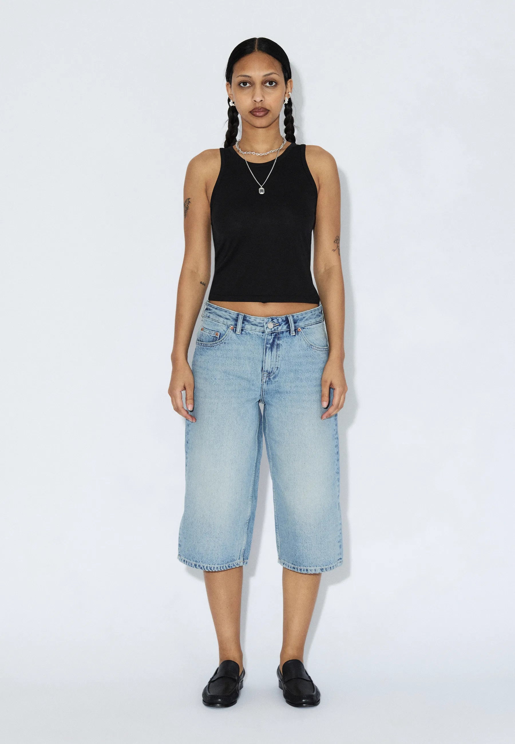 2530104M01_DrDenim_DaceMidWideCapri_DriftLightUsed_Main_W1_3