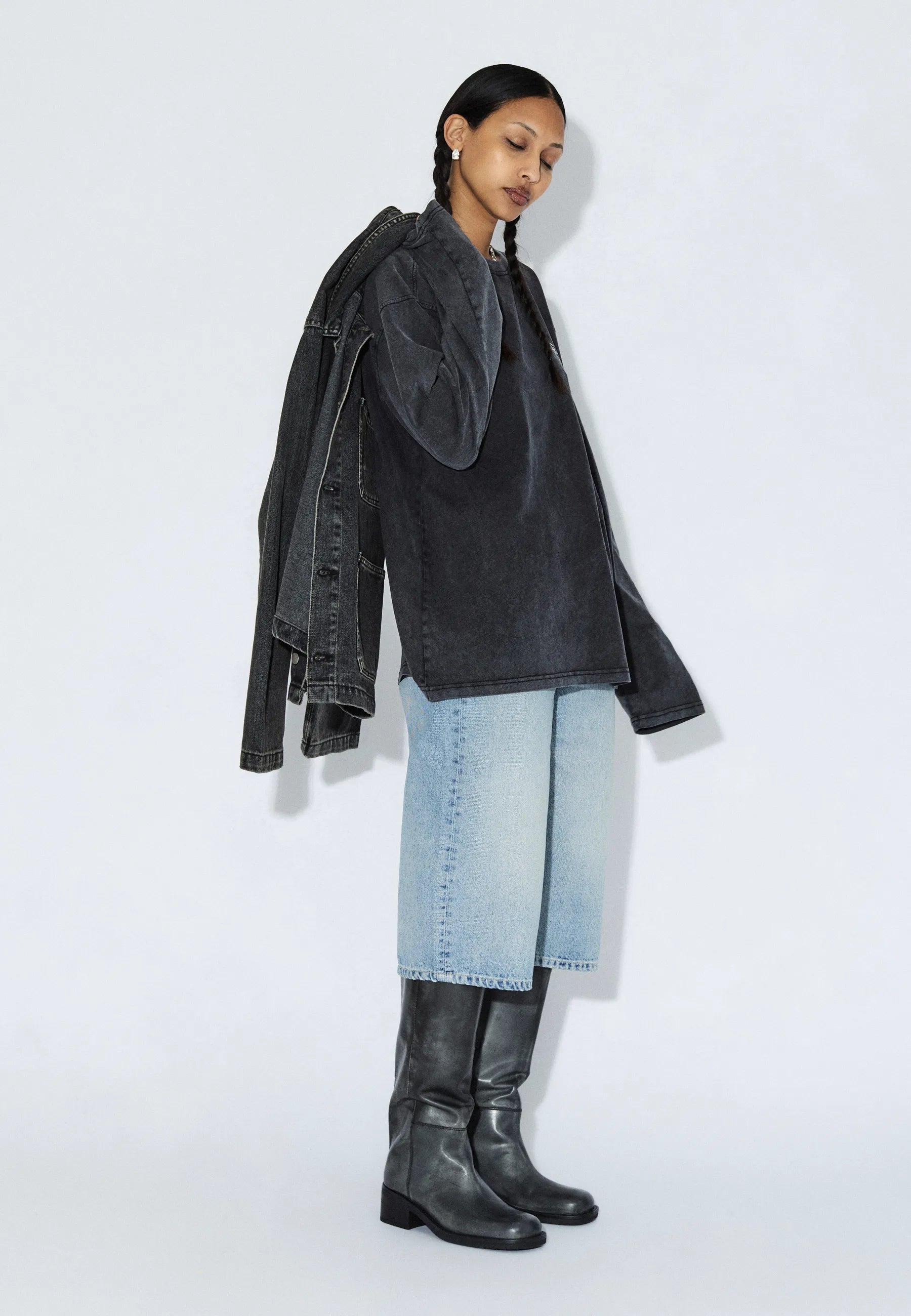 2530104M01_DrDenim_DaceMidWideCapri_DriftLightUsed_Main_W1_4