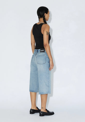 2530104M01_DrDenim_DaceMidWideCapri_DriftLightUsed_Main_W2_1