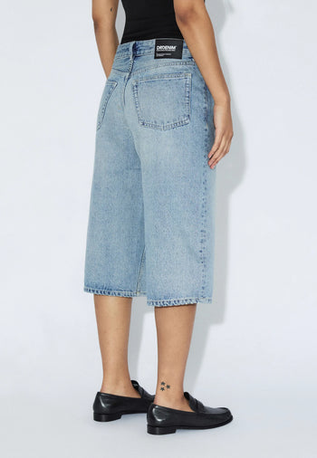 2530104M01_DrDenim_DaceMidWideCapri_DriftLightUsed_Main_W4_1