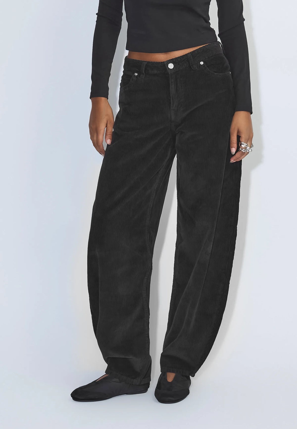 2530105102_DrDenim_NanciMidBarrel_BlackCord_Main_W3_1