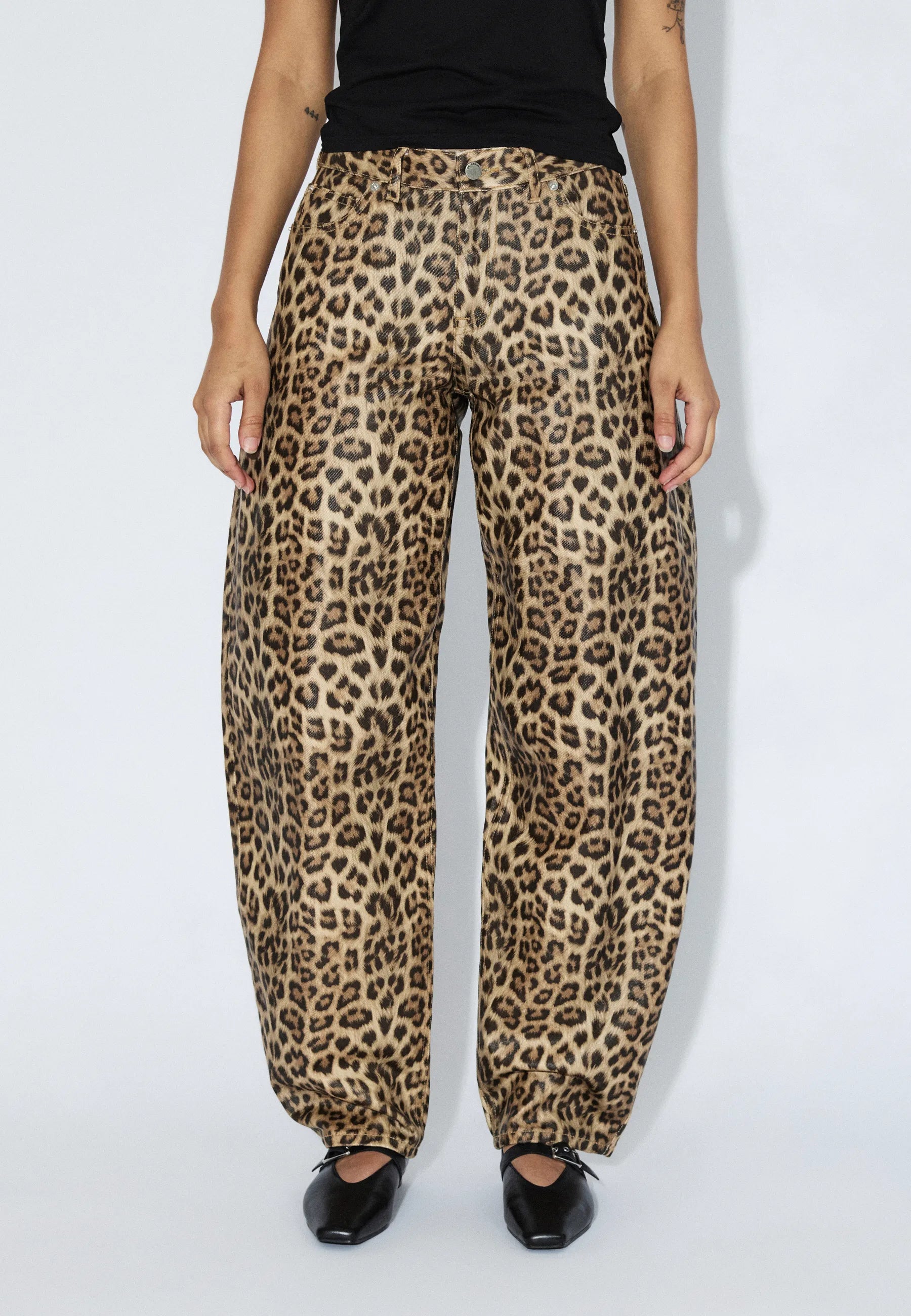 2530105808_DrDenim_NanciMidBarrel_Leopard_Main_W3_1
