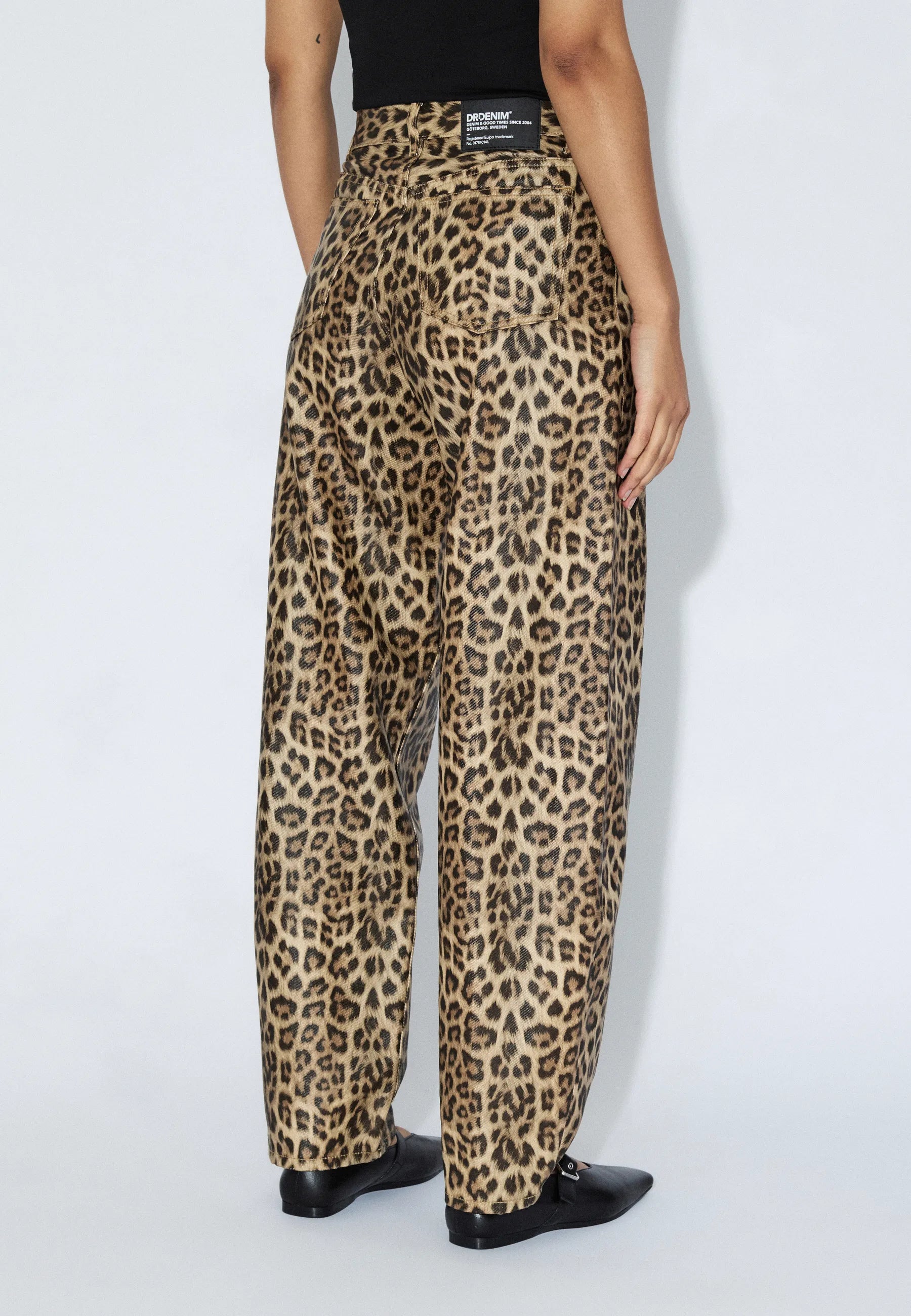 2530105808_DrDenim_NanciMidBarrel_Leopard_Main_W4_1