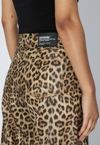 2530105808_DrDenim_NanciMidBarrel_Leopard_Main_W5_2