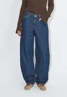 2530105J53_DrDenim_NanciMidBarrel_NovaDarkRetro_Main_W3_1