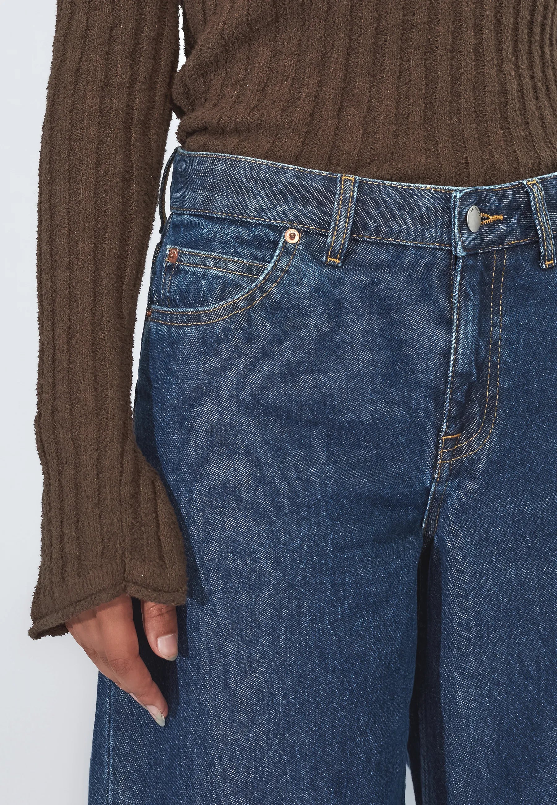 2530105J53_DrDenim_NanciMidBarrel_NovaDarkRetro_Main_W5_1