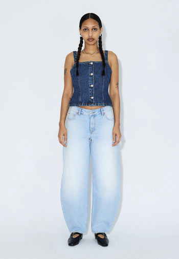 2530105L03_DrDenim_NanciMidBarrel_StreamLightFade_Main_W1_1