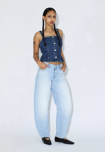 2530105L03_DrDenim_NanciMidBarrel_StreamLightFade_Main_W1_2
