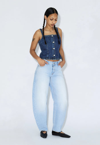 2530105L03_DrDenim_NanciMidBarrel_StreamLightFade_Main_W1_3