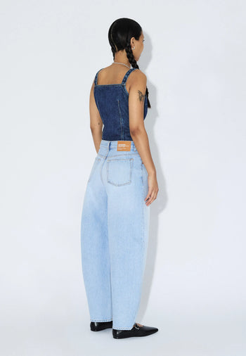 2530105L03_DrDenim_NanciMidBarrel_StreamLightFade_Main_W2_1
