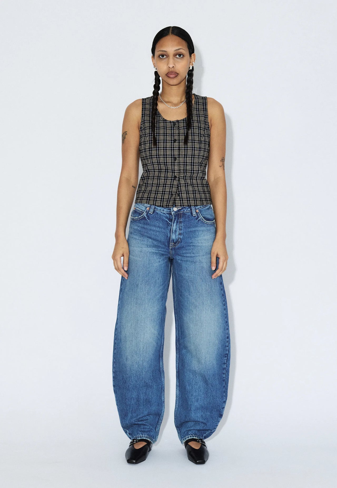 2530105M06_DrDenim_NanciMidBarrel_DriftMidUsed_Main_W1_1