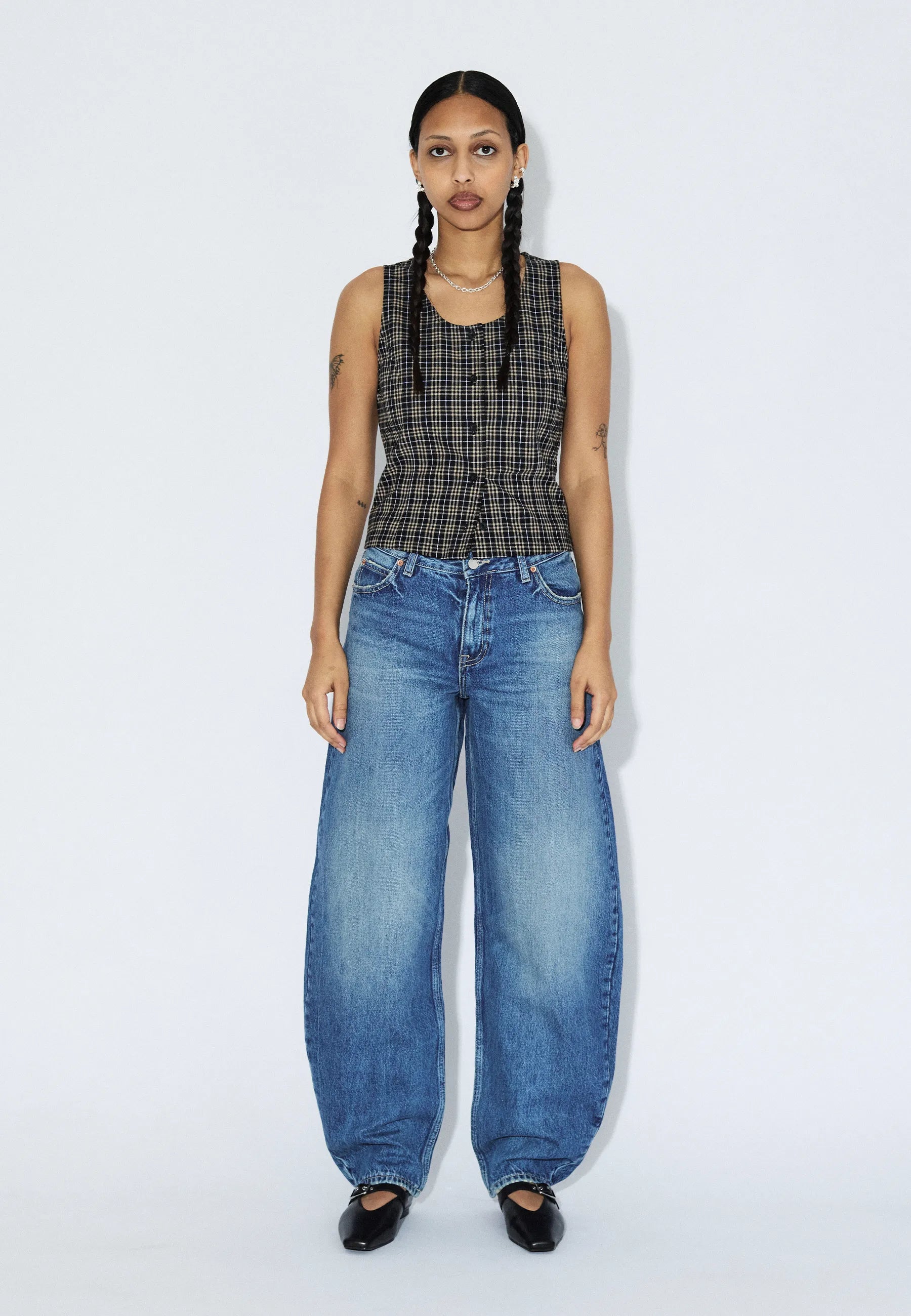 2530105M06_DrDenim_NanciMidBarrel_DriftMidUsed_Main_W1_1