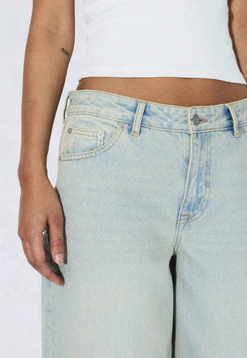 2530107066_DrDenim_AryLowBaggy_StreamPaleVintageWorn_Main_W5_1