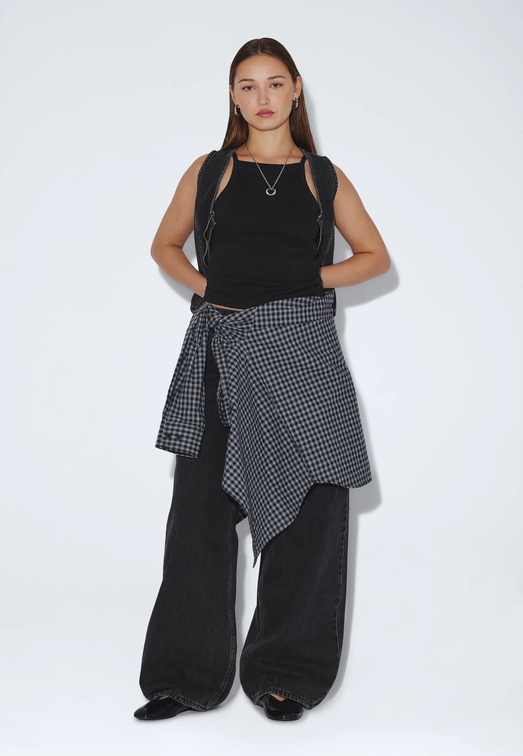 2530107A58_DrDenim_AryLowBaggy_RetroBlack_main_W1_3