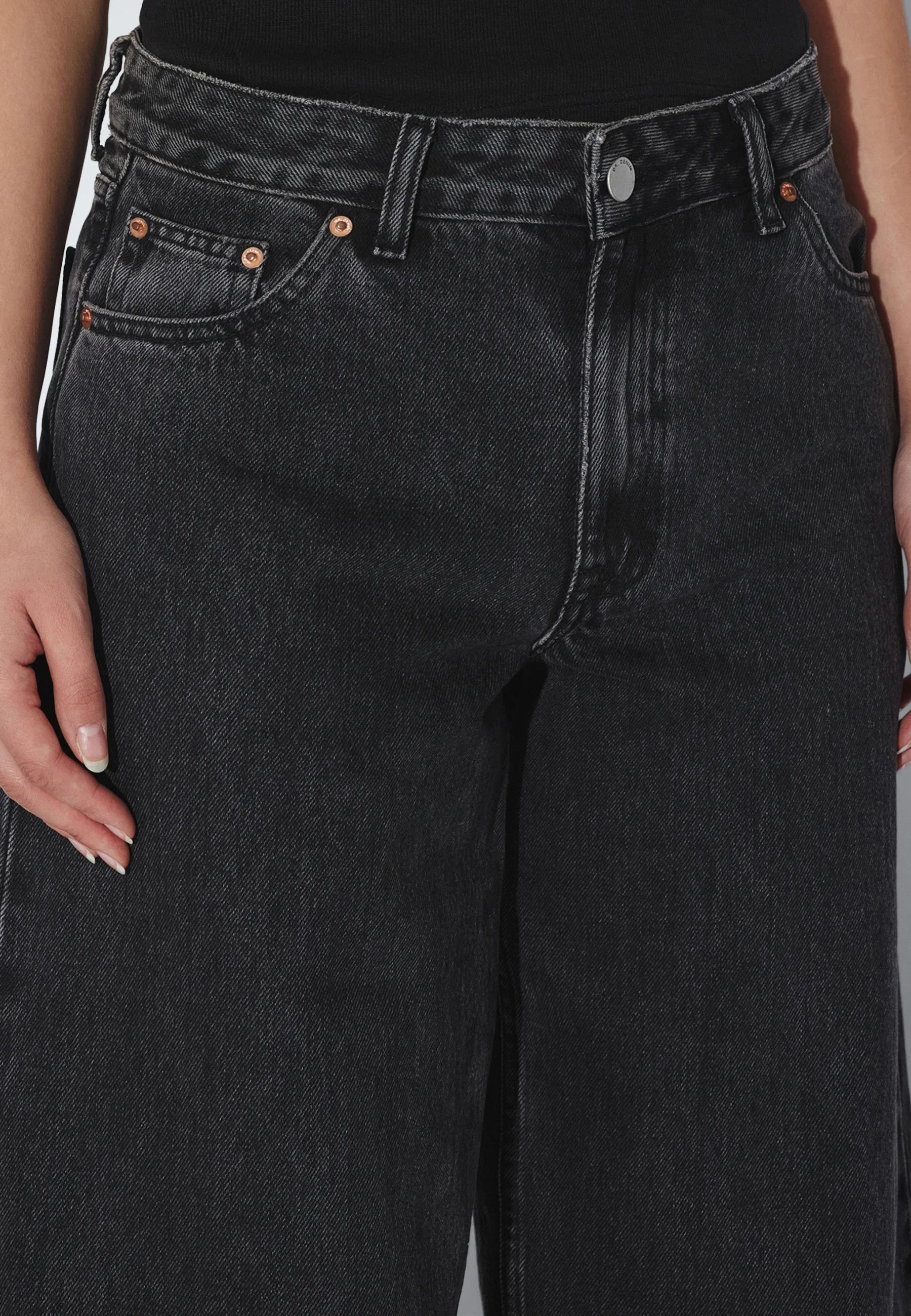 2530107A58_DrDenim_AryLowBaggy_RetroBlack_main_W5_1