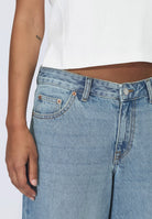 2530107J57_DrDenim_AryLowBaggy_NovaSkyUsed_Main_W5_1