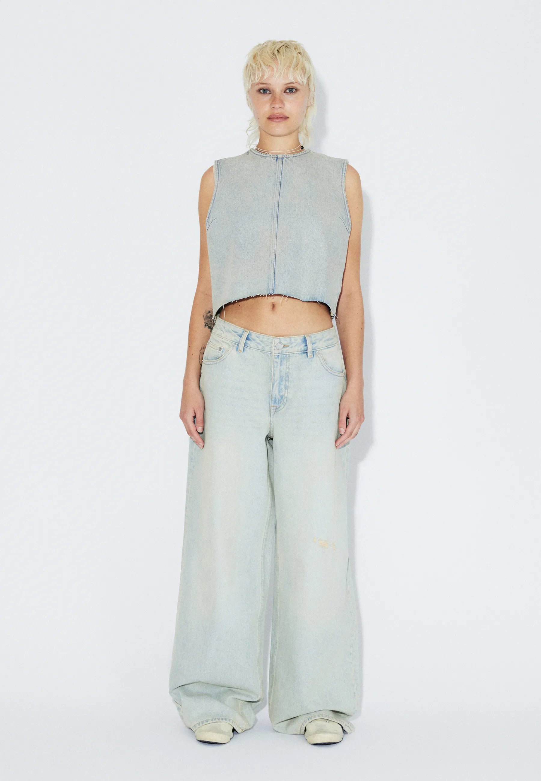 2531104M12_DrDenim_ErinTop_StreamLightSand_Main_W1_1