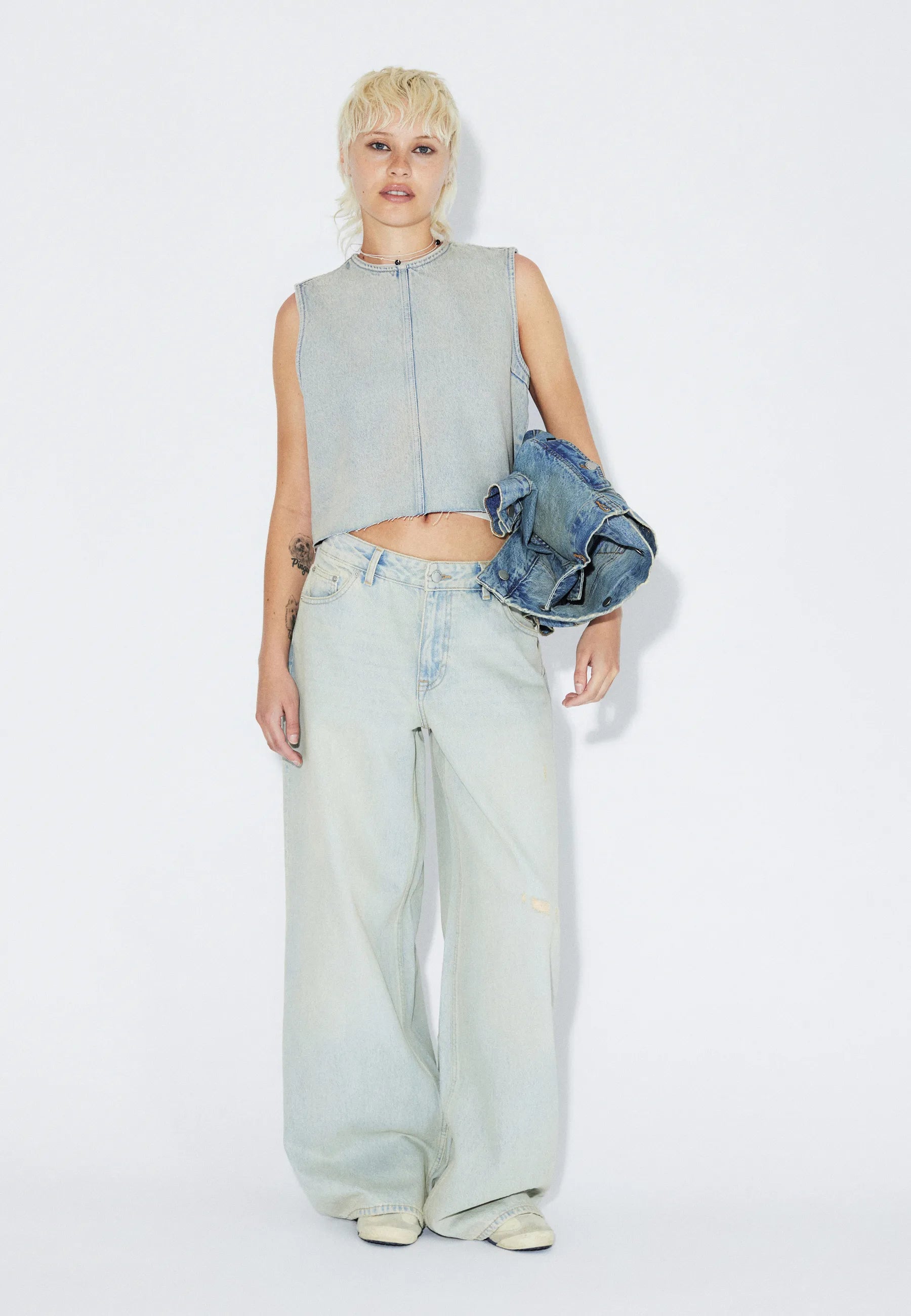 2531104M12_DrDenim_ErinTop_StreamLightSand_Main_W1_2