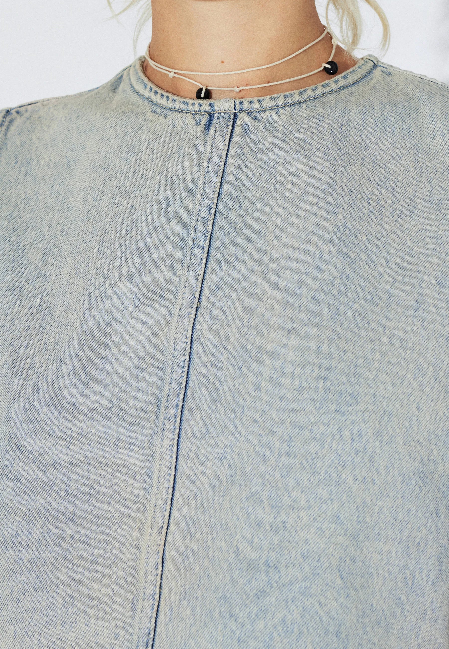 2531104M12_DrDenim_ErinTop_StreamLightSand_Main_W5_1