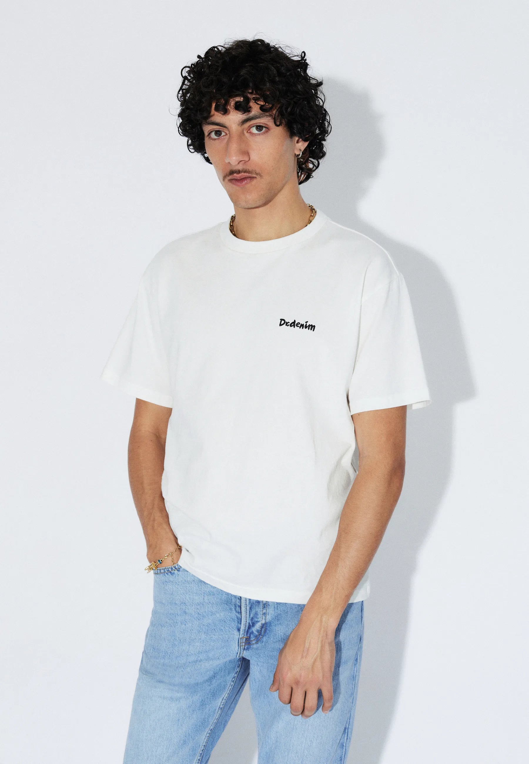 2531110BG9_DrDenim_BaceTee_OffWhiteBrush_Main_M3_2