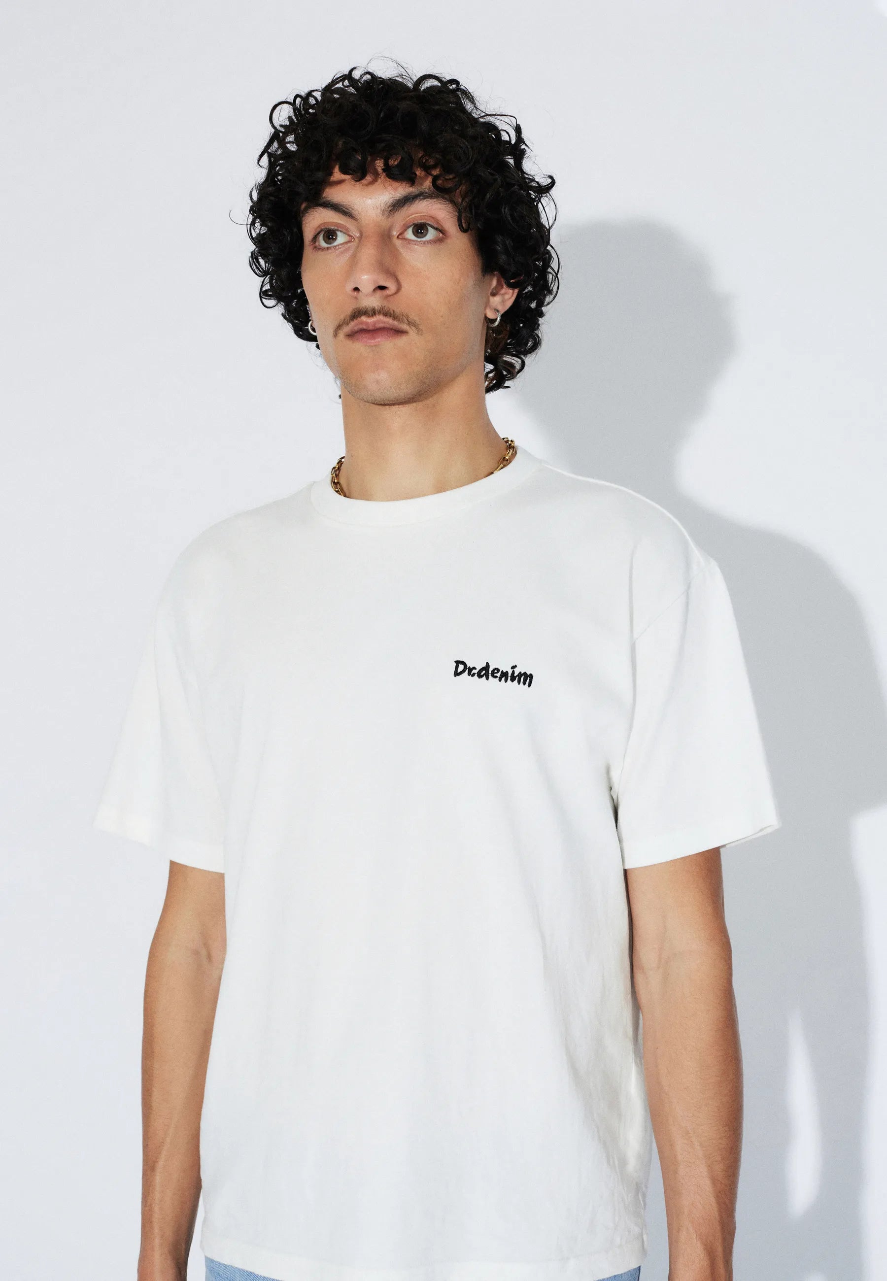 2531110BG9_DrDenim_BaceTee_OffWhiteBrush_Main_M5_1