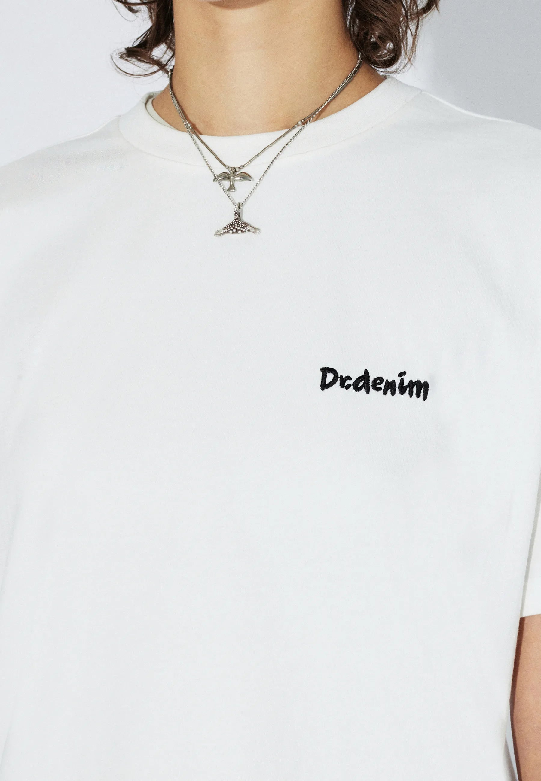 2531110BG9_DrDenim_BaceTee_OffWhiteBrush_Main_W5_1