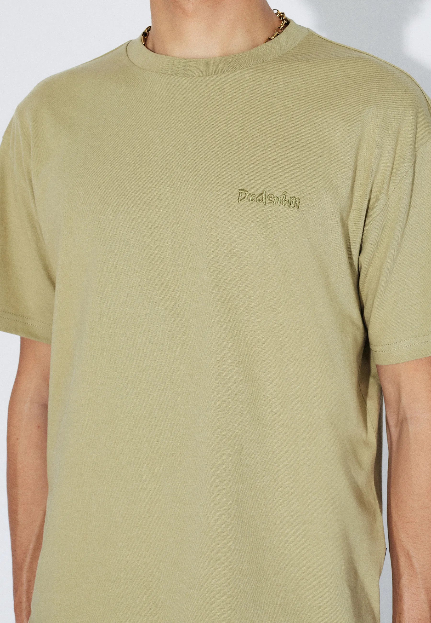 2531110BJ2_DrDenim_BaceTee_LtGreenBrush_Main_M5_1