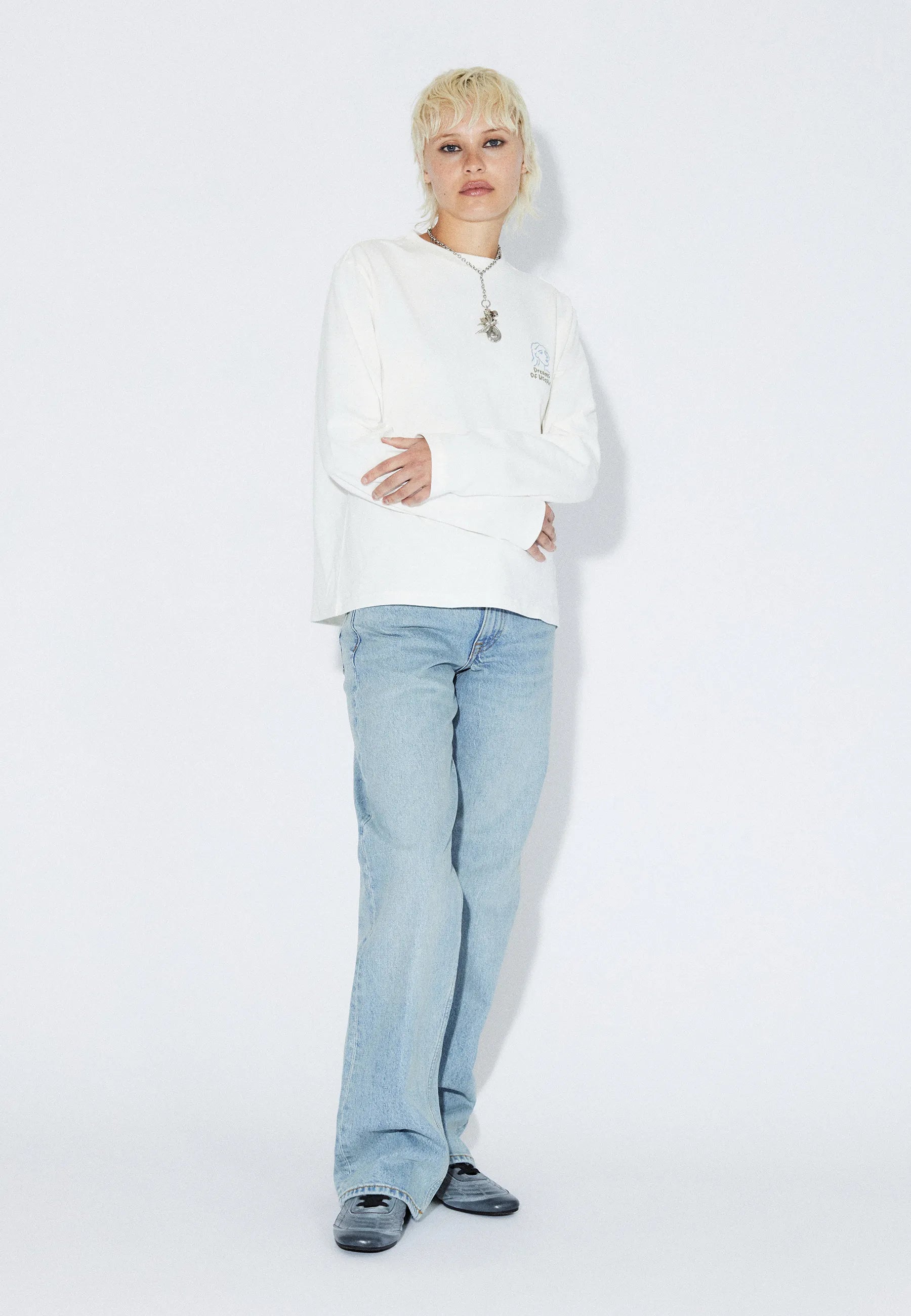 2531111BL1_DrDenim_KathLongsleeve_OffWhiteDraw_Main_W1_3