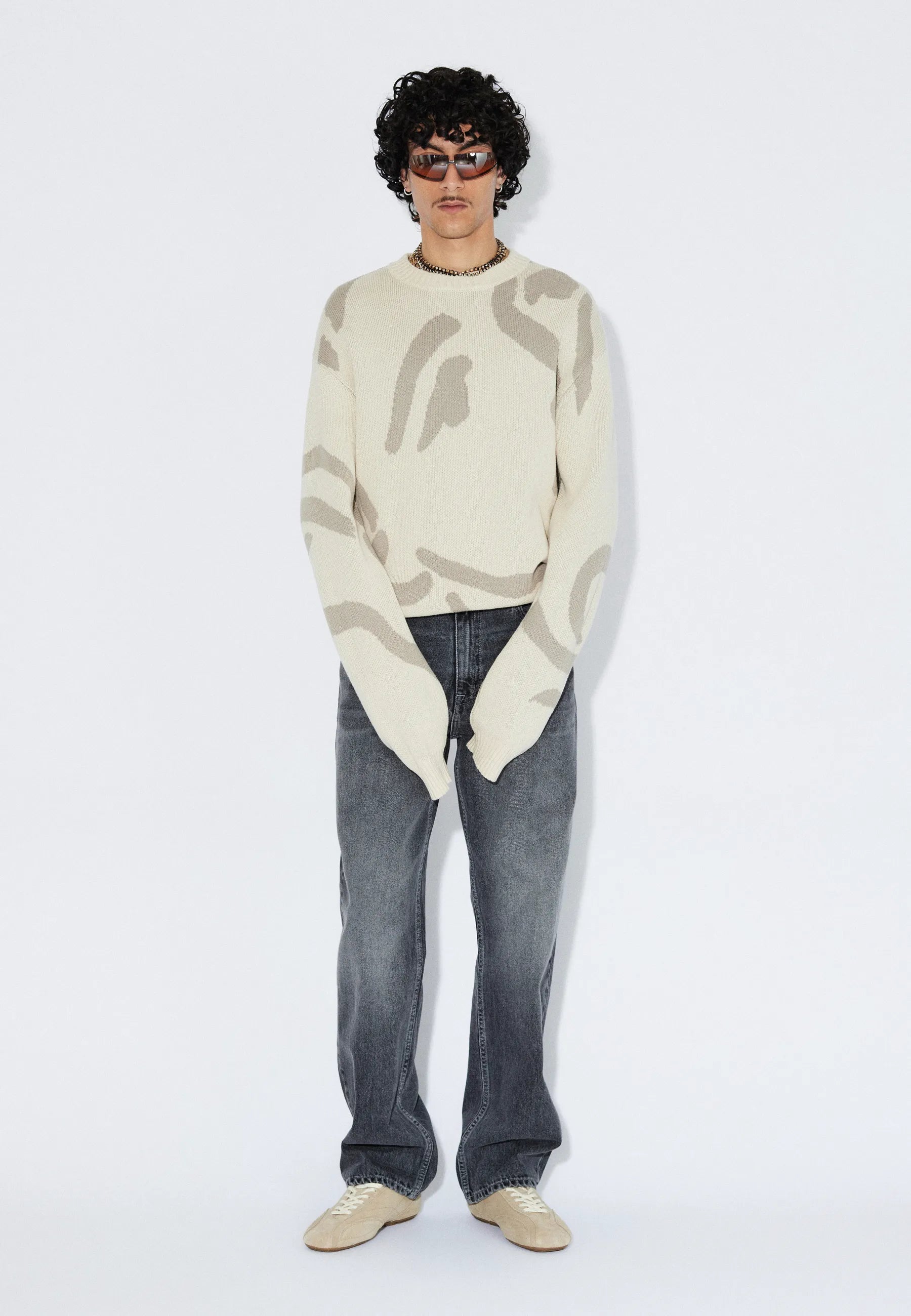 2531116BF2_DrDenim_MicSweater_EcruBigDraw_Main_M1_1