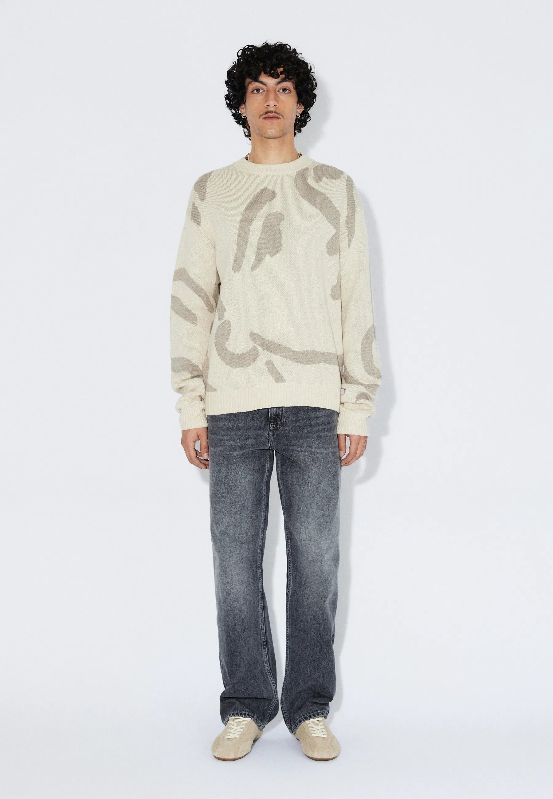2531116BF2_DrDenim_MicSweater_EcruBigDraw_Main_M1_2