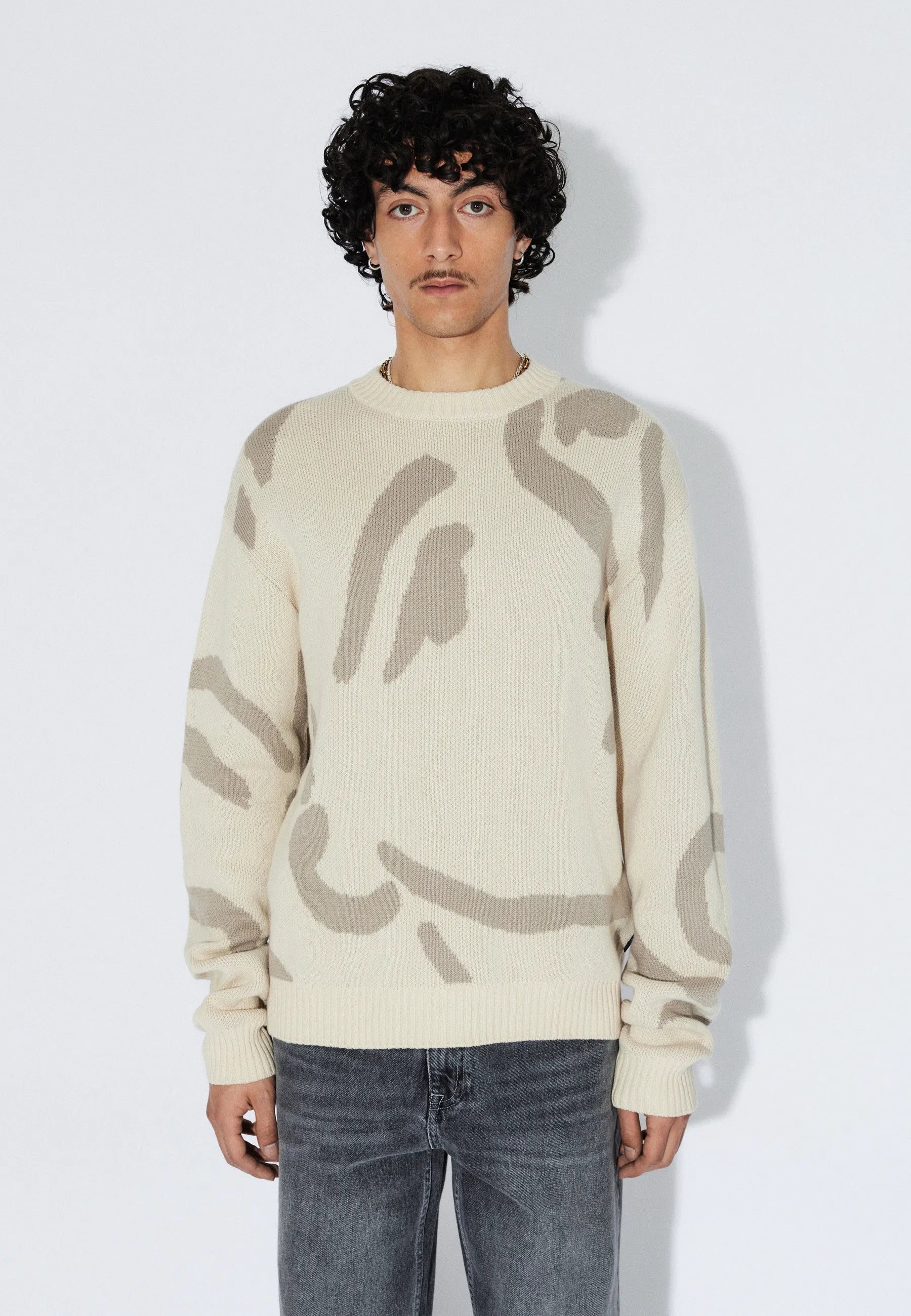2531116BF2_DrDenim_MicSweater_EcruBigDraw_Main_M3_1