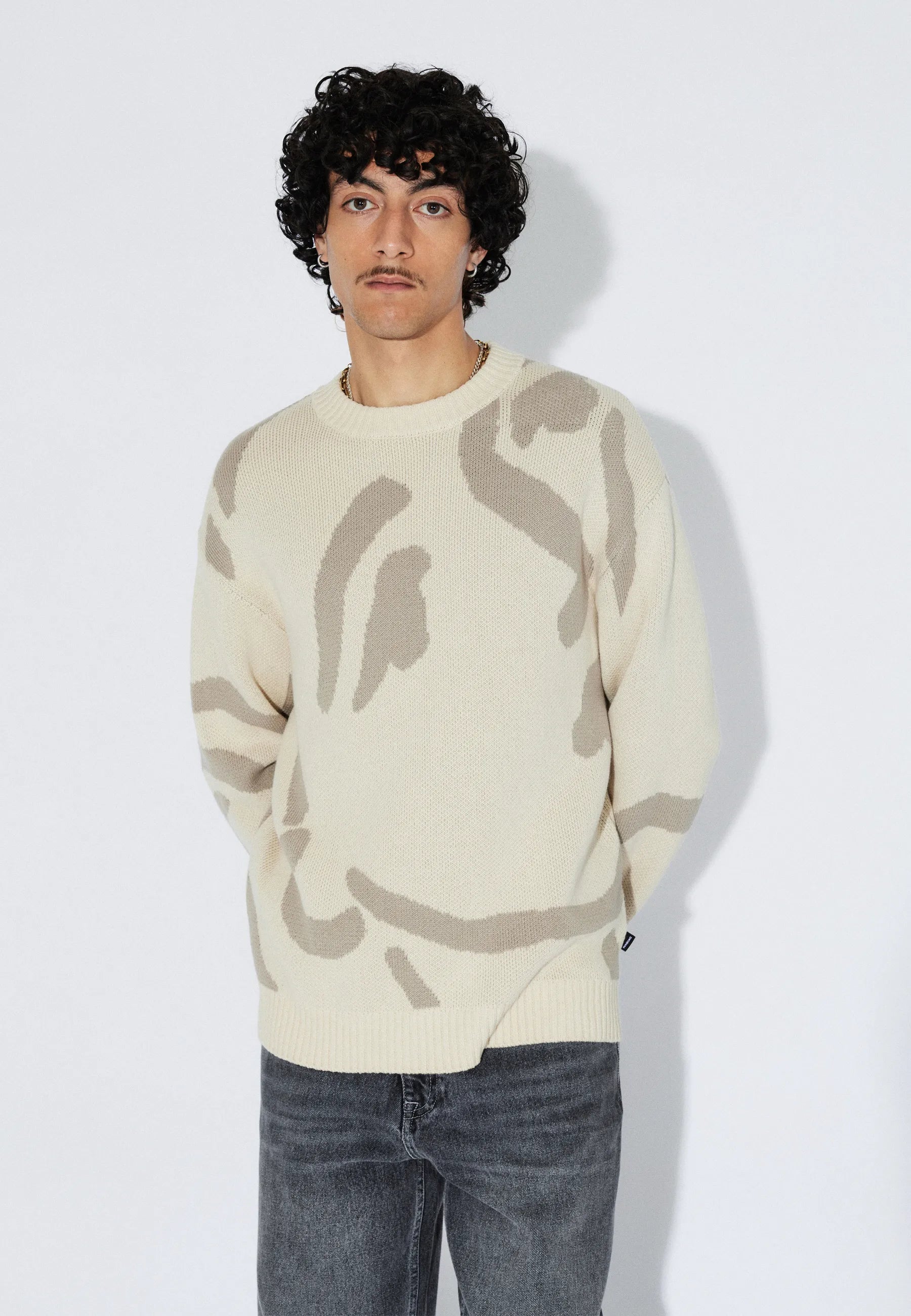 2531116BF2_DrDenim_MicSweater_EcruBigDraw_Main_M3_2