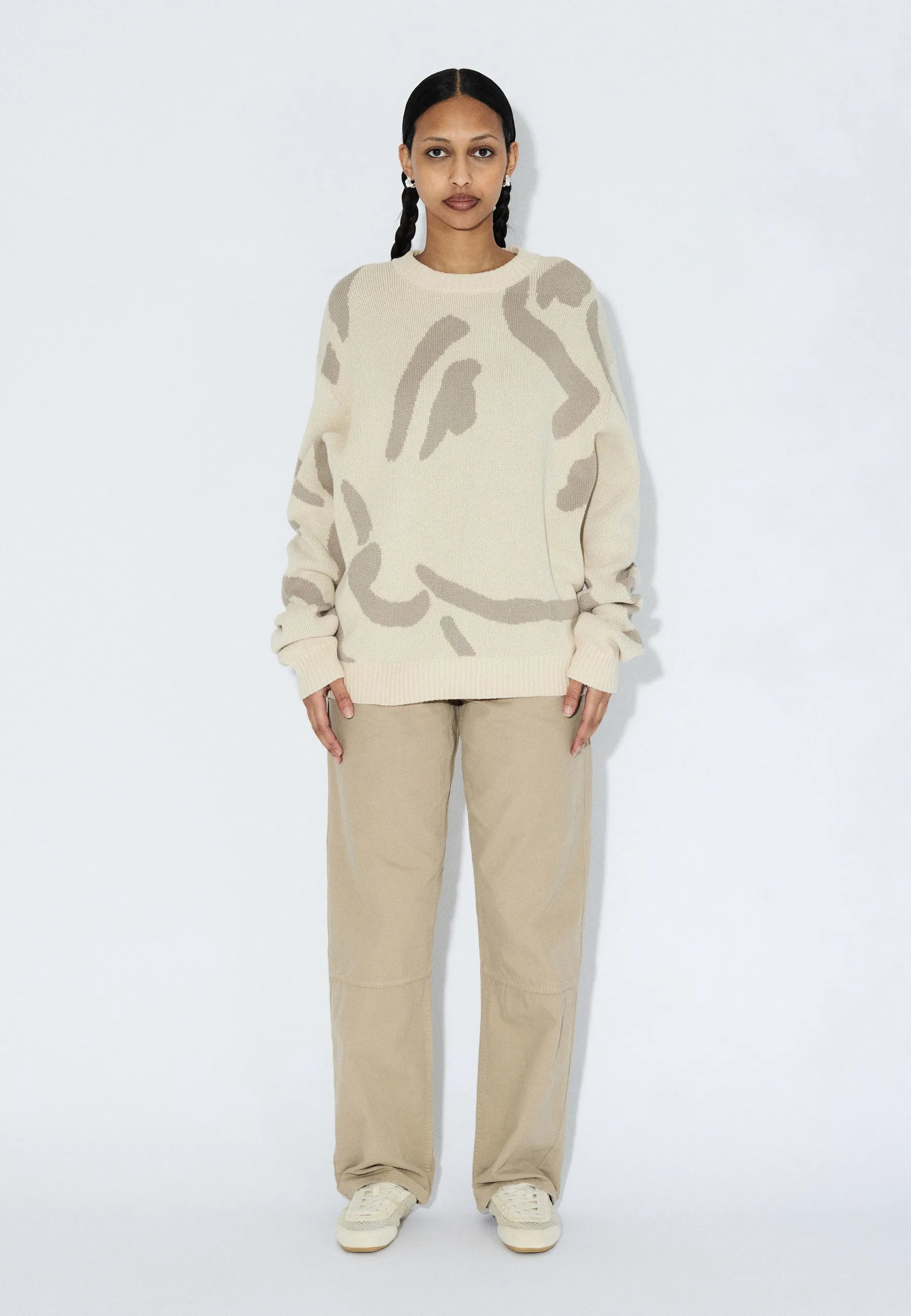2531116BF2_DrDenim_MicSweater_EcruBigDraw_Main_W1_2