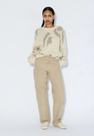 2531116BF2_DrDenim_MicSweater_EcruBigDraw_Main_W1_3