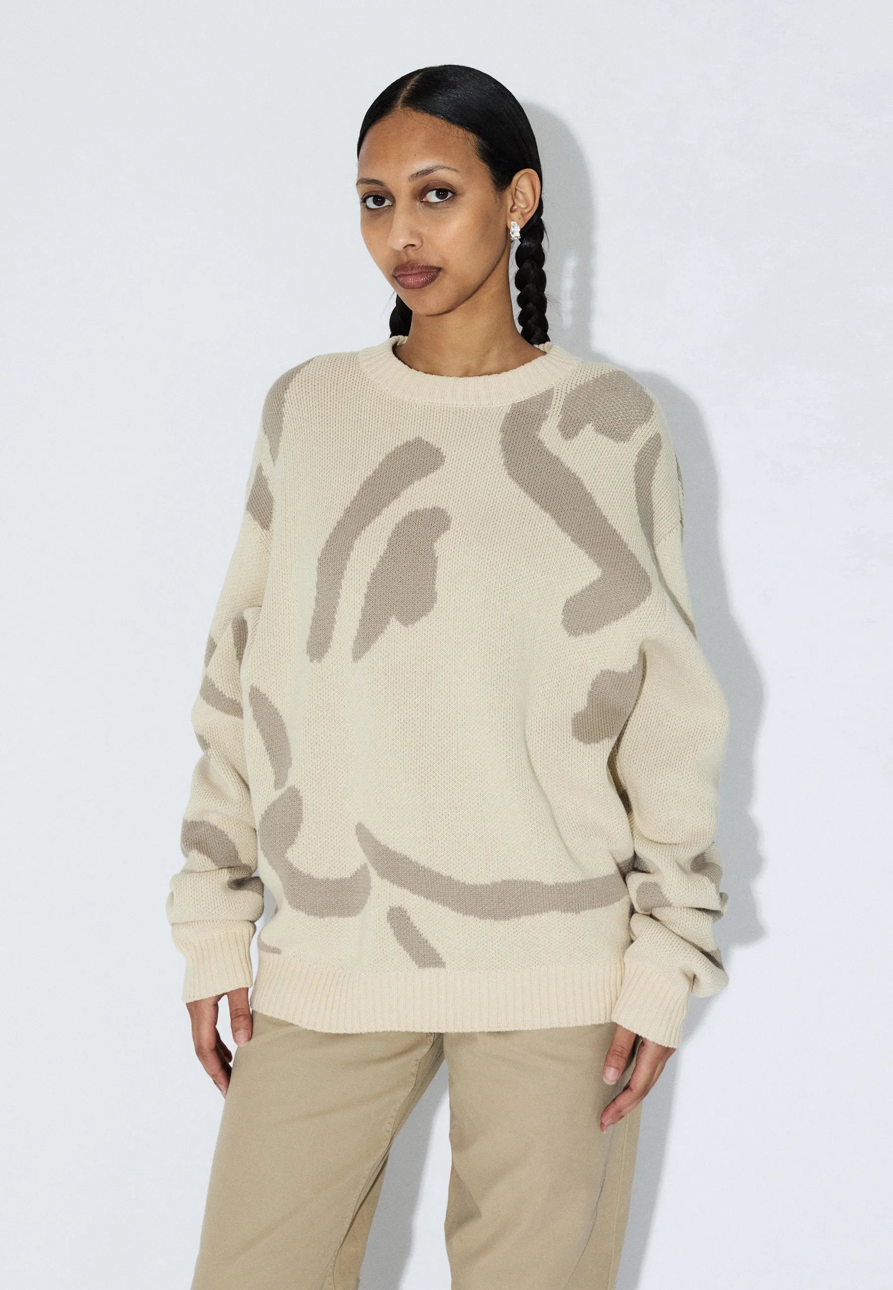 2531116BF2_DrDenim_MicSweater_EcruBigDraw_Main_W3_2