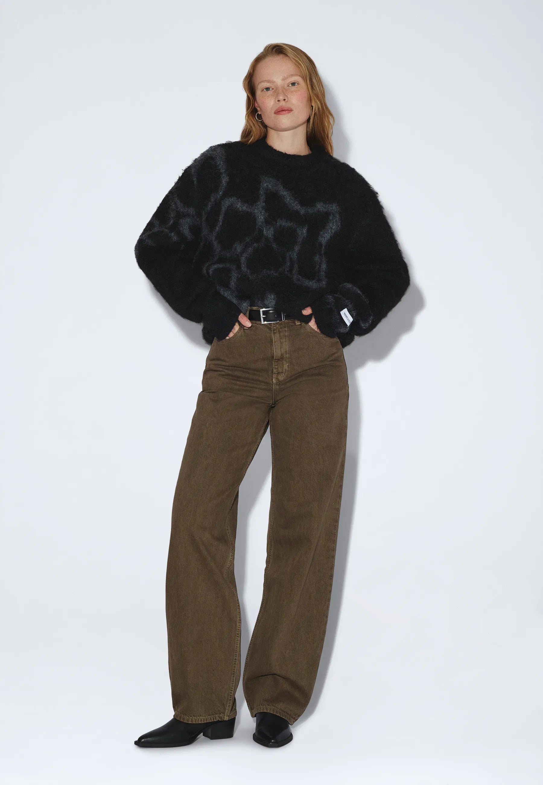 2531116BN3_DrDenim_MicSweater_BlackGreyFlower_main_W1_2