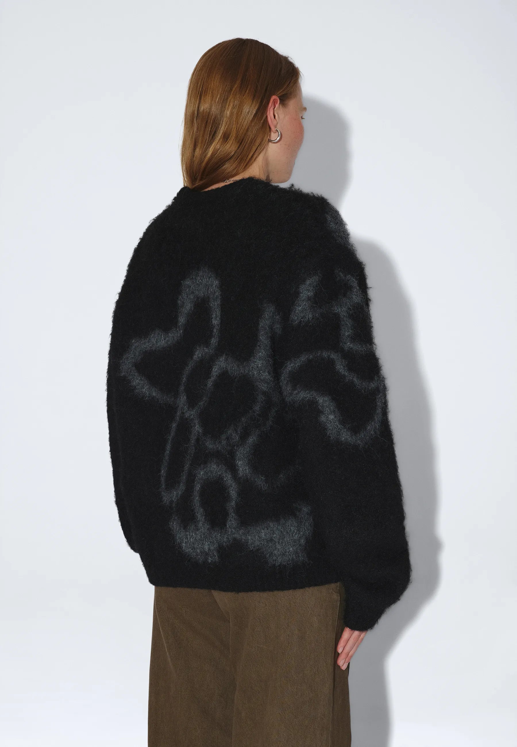 2531116BN3_DrDenim_MicSweater_BlackGreyFlower_main_W4_1