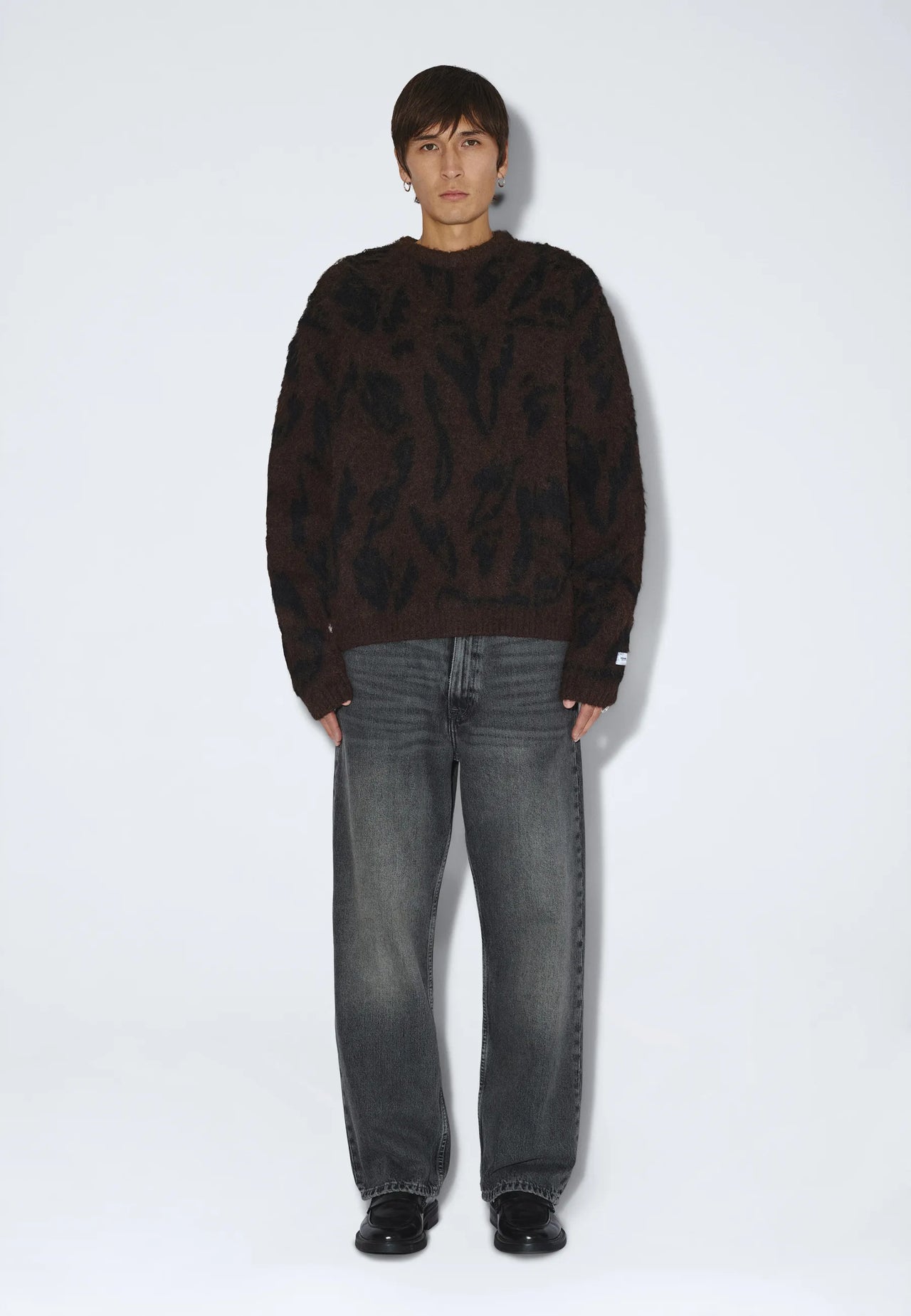 2531116BT6_DrDenim_MicSweater_BrownBlackScribble_main_M1_1