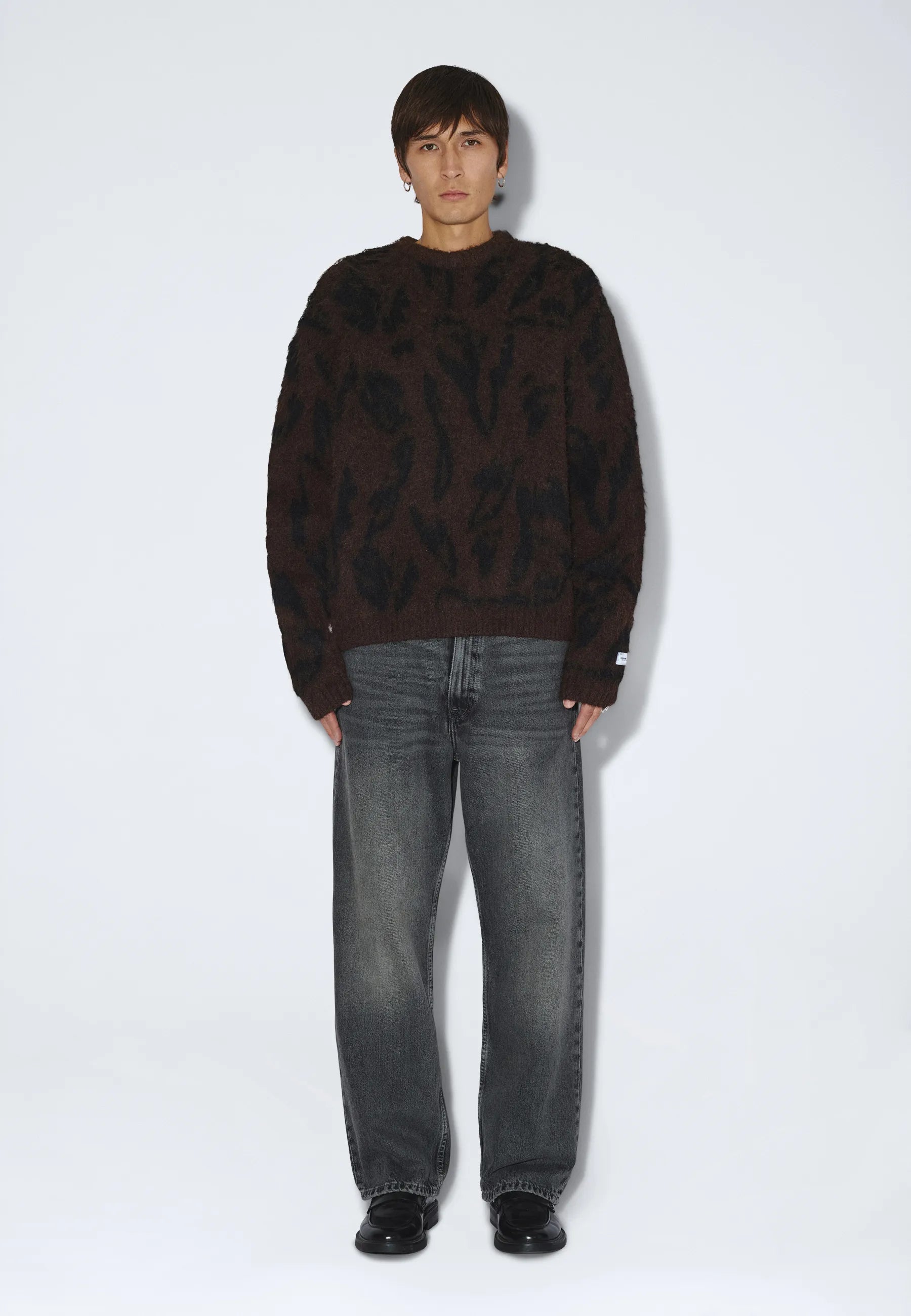 2531116BT6_DrDenim_MicSweater_BrownBlackScribble_main_M1_1