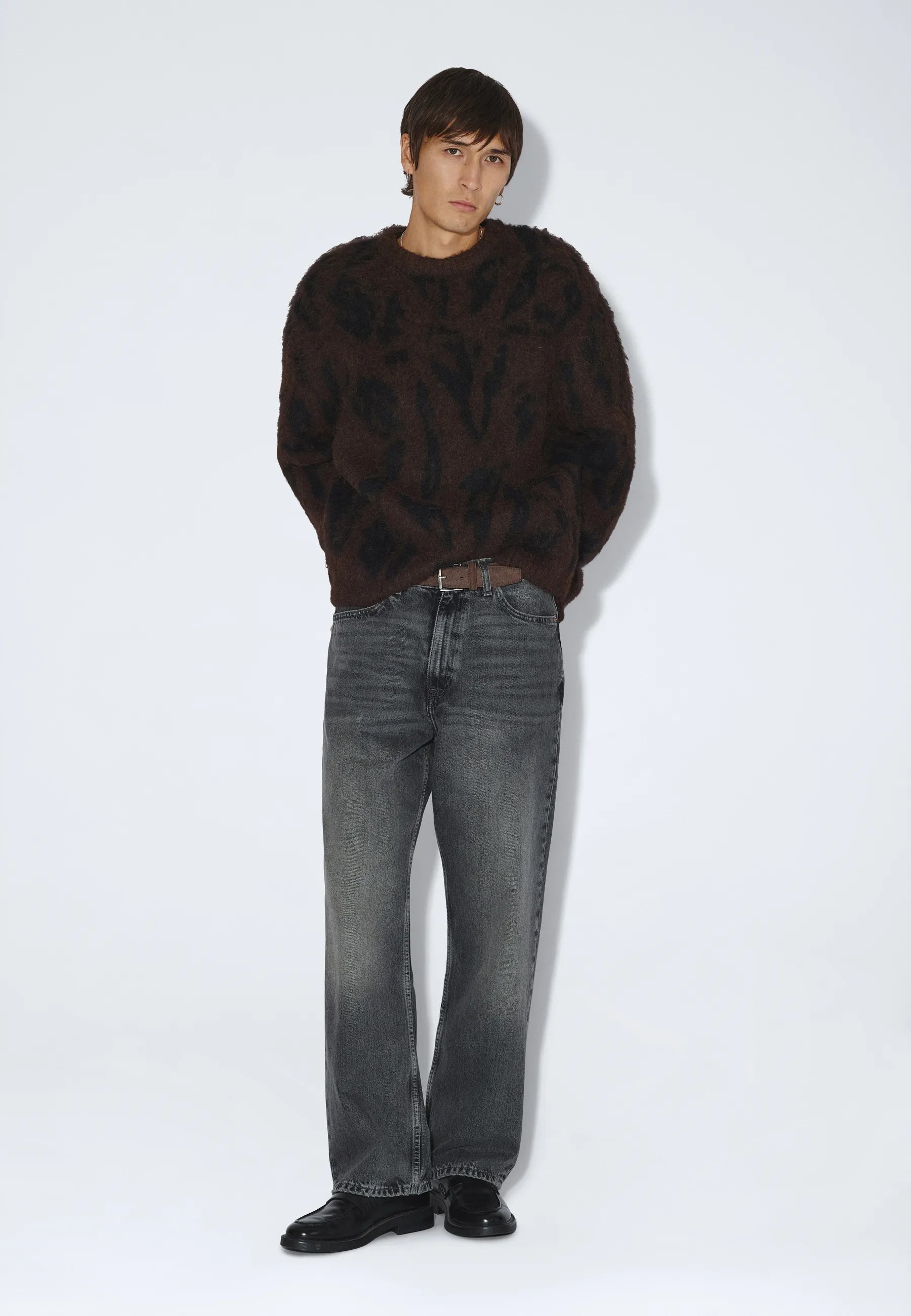 2531116BT6_DrDenim_MicSweater_BrownBlackScribble_main_M1_3