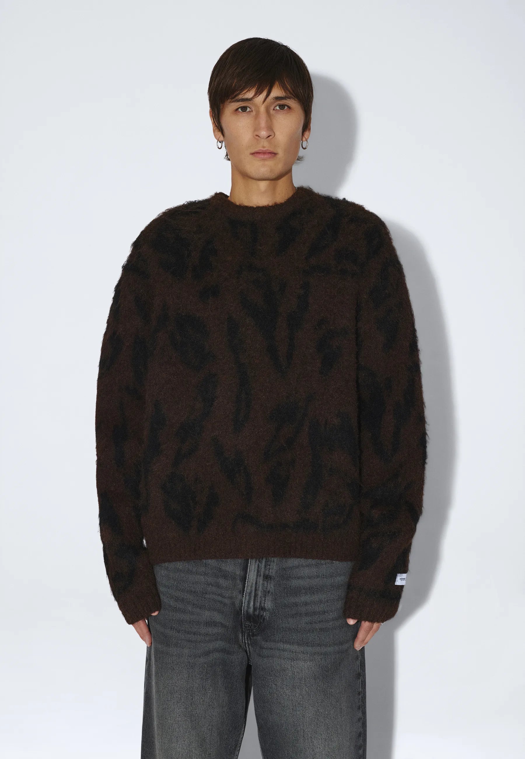 2531116BT6_DrDenim_MicSweater_BrownBlackScribble_main_M3_1