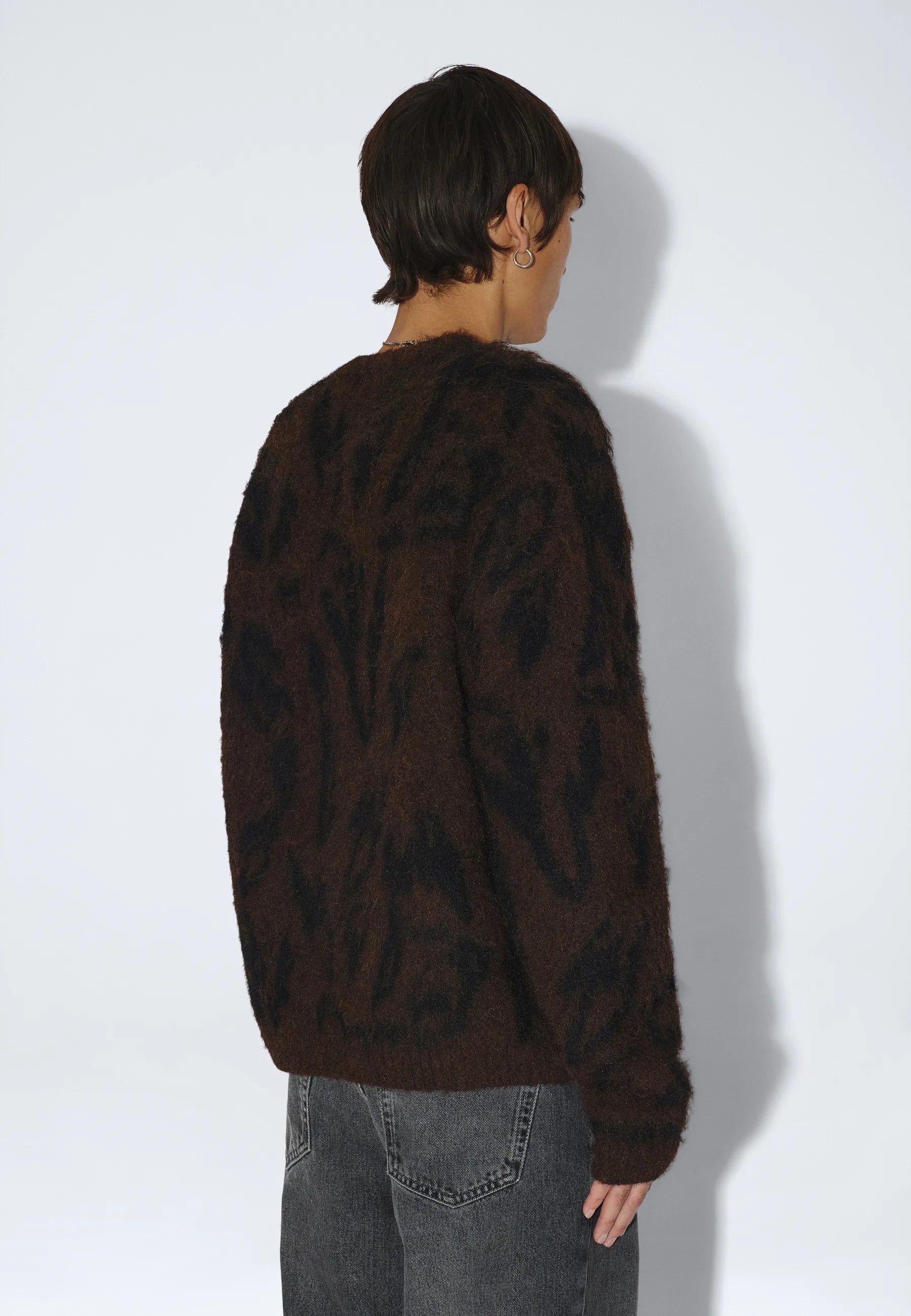 2531116BT6_DrDenim_MicSweater_BrownBlackScribble_main_M4_1