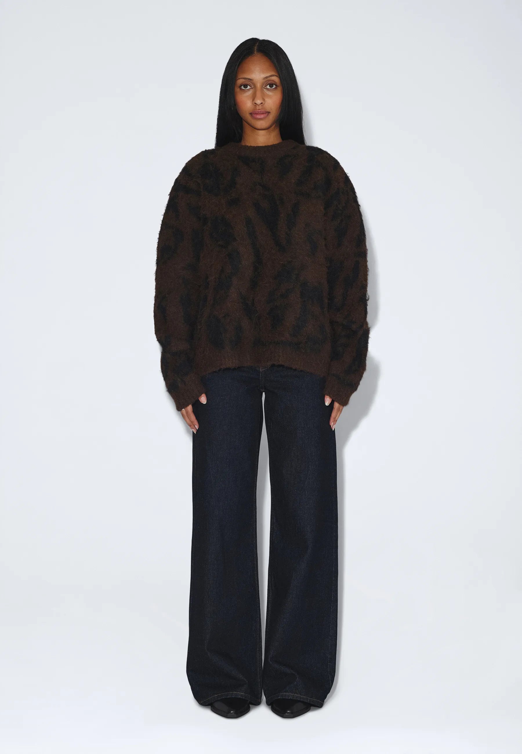 2531116BT6_DrDenim_MicSweater_BrownBlackScribble_main_W1_1