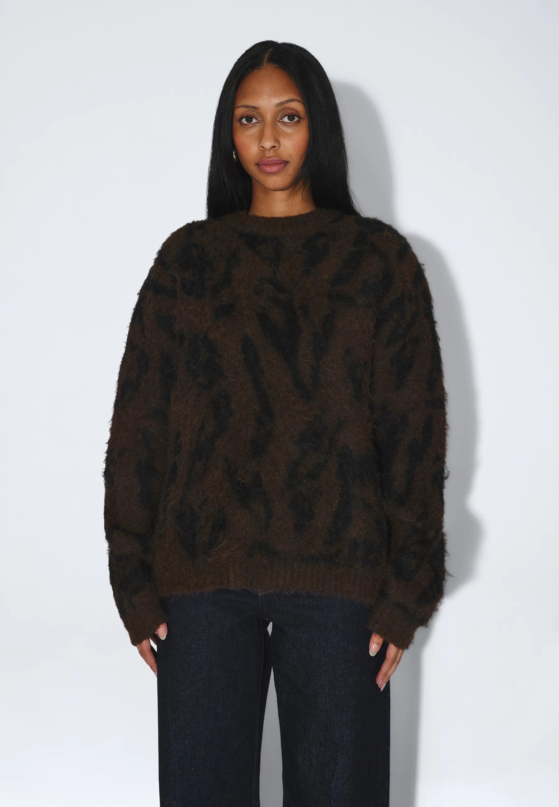 2531116BT6_DrDenim_MicSweater_BrownBlackScribble_main_W3_1