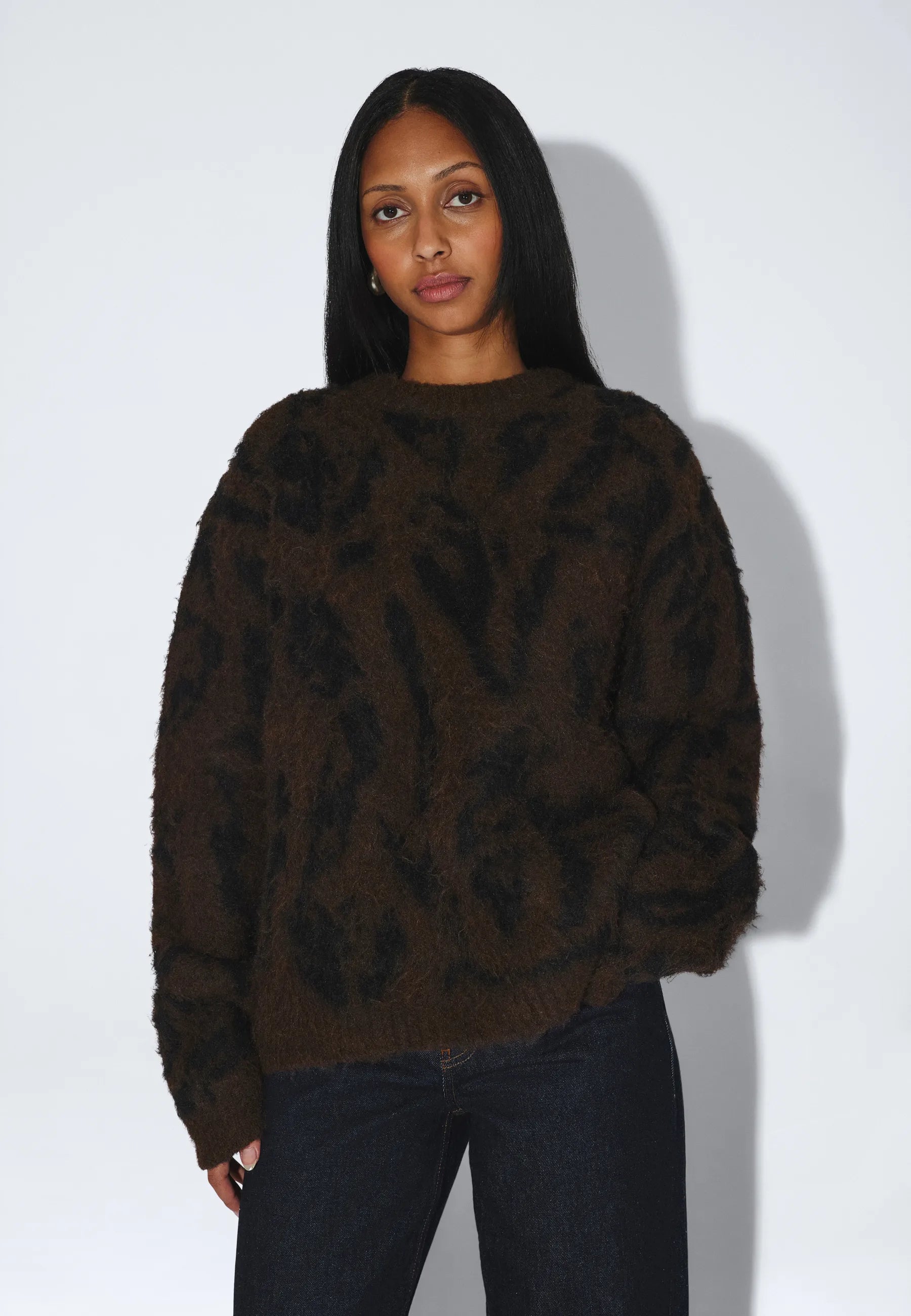 2531116BT6_DrDenim_MicSweater_BrownBlackScribble_main_W3_2