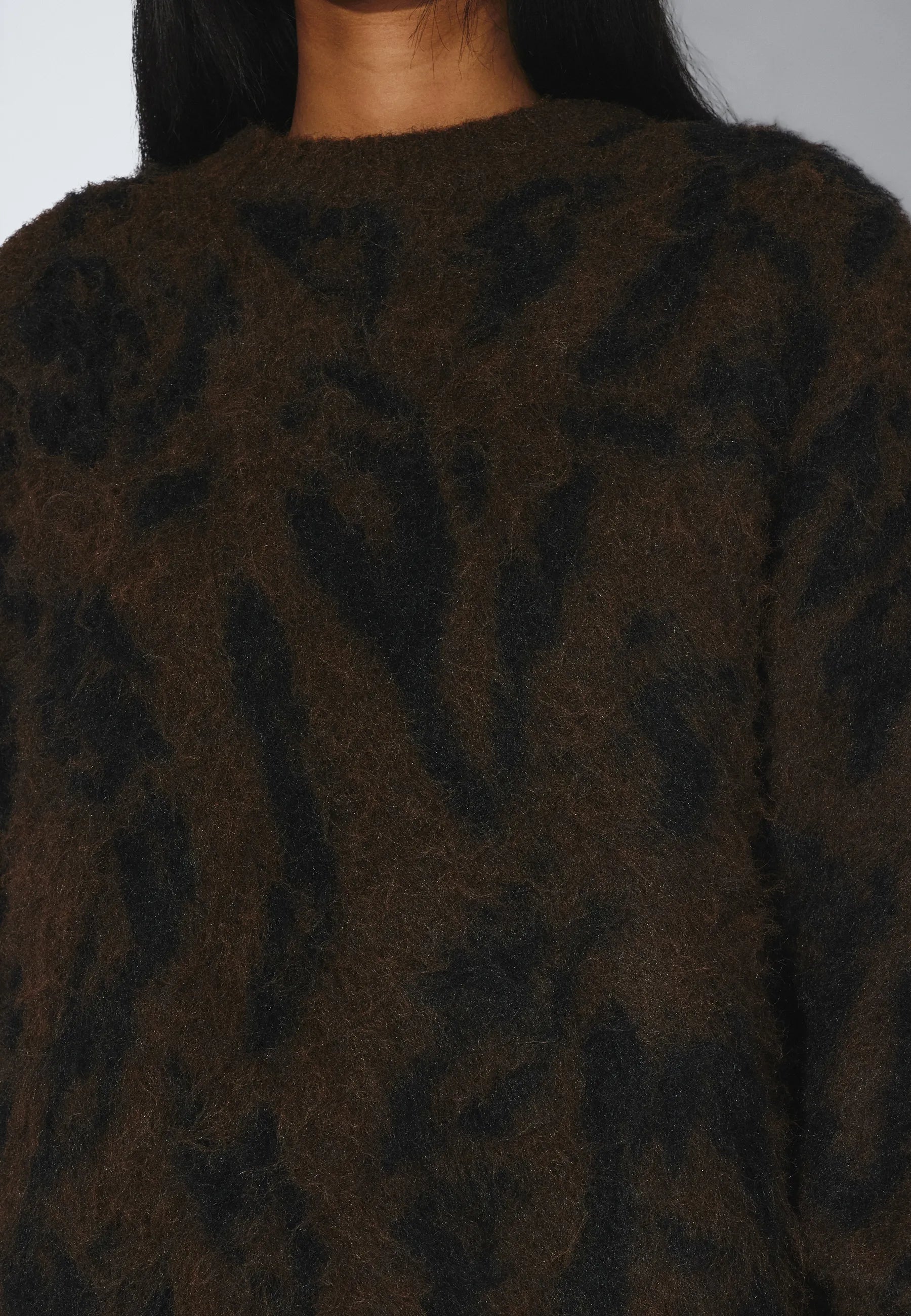 2531116BT6_DrDenim_MicSweater_BrownBlackScribble_main_W5_1