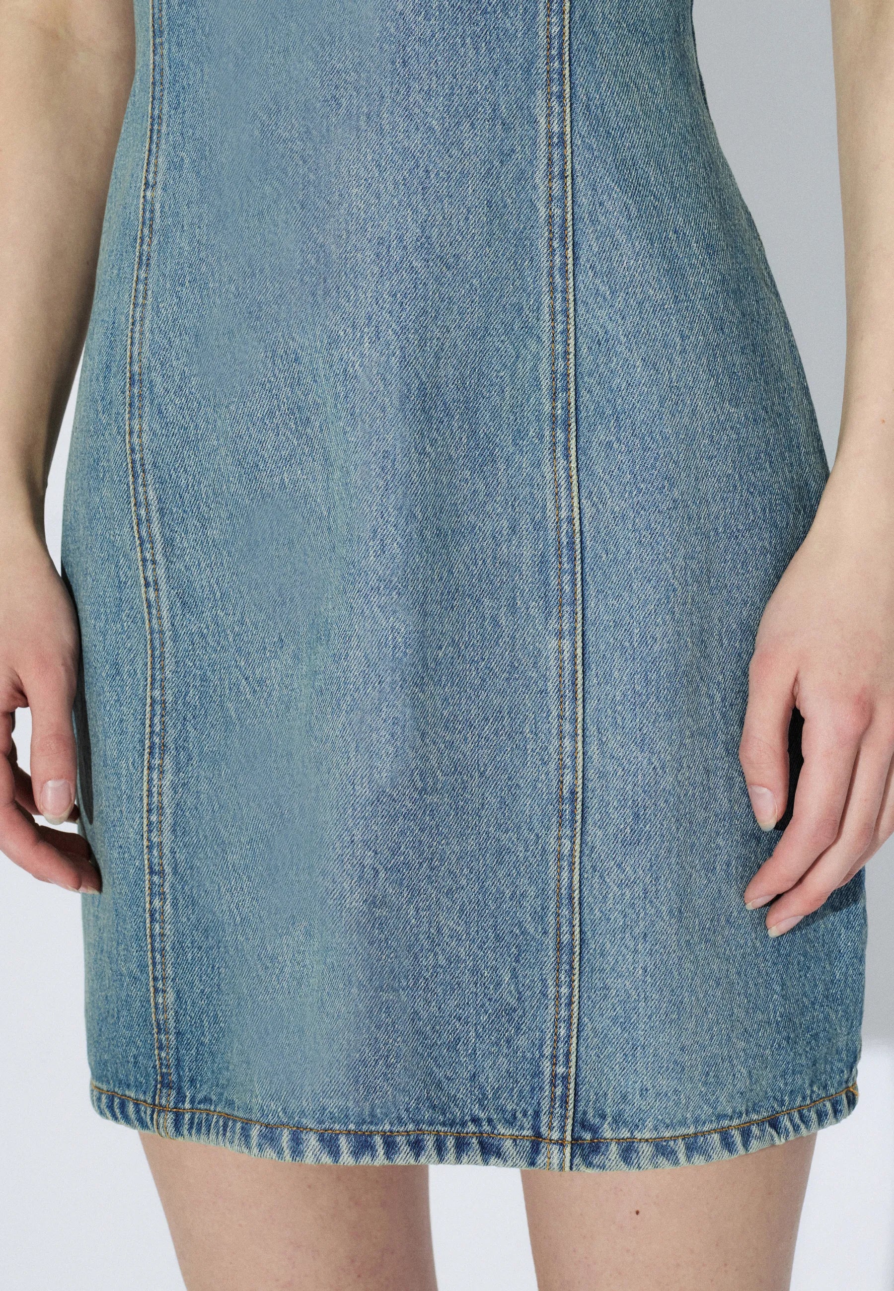 2541101L95_DrDenim_CalistaDress_StreamSkyAged_Main_W5_2