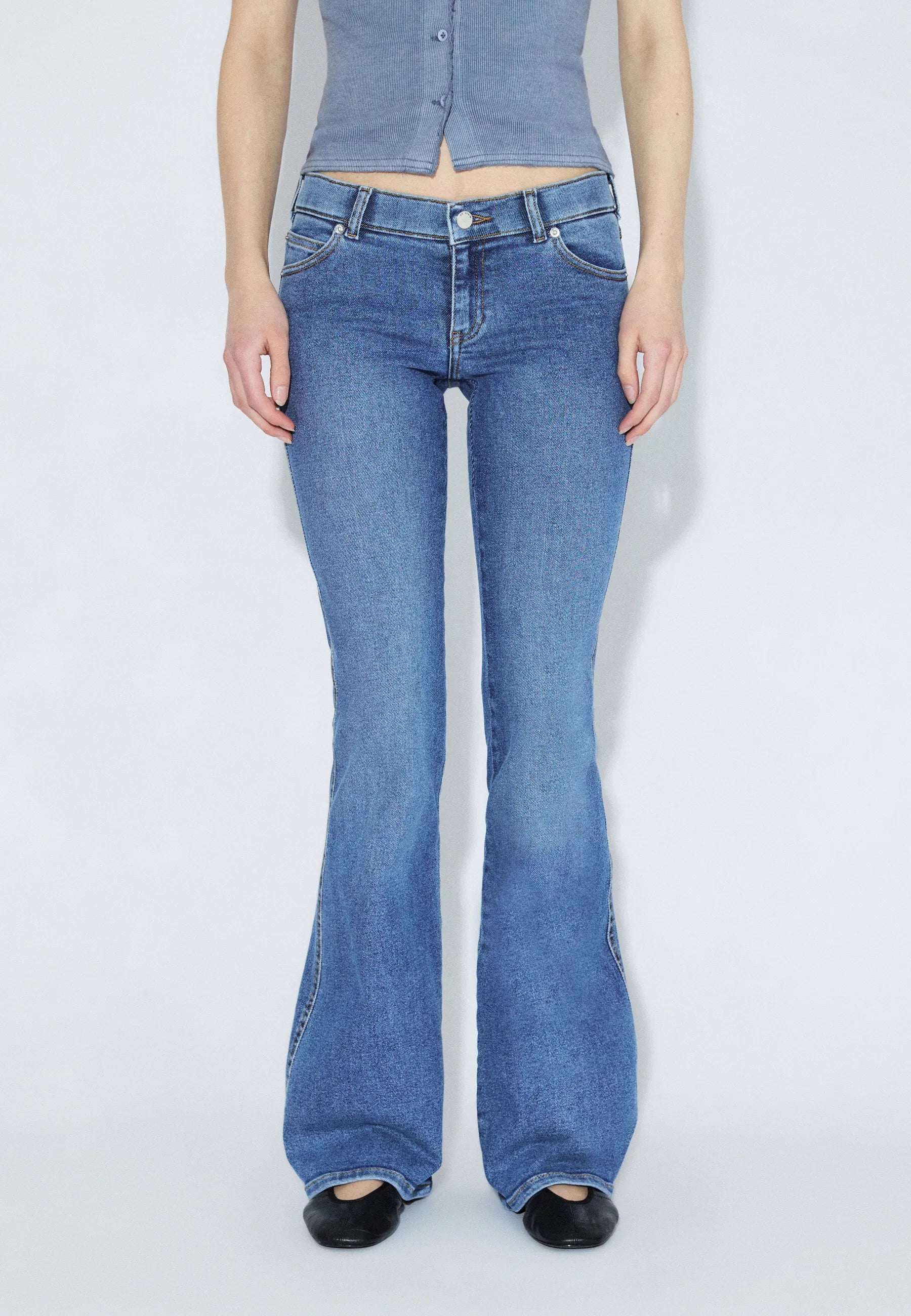 2541101L95_DrDenim_KilyLowBootcut_CapeSkyShade_Main_W3_1