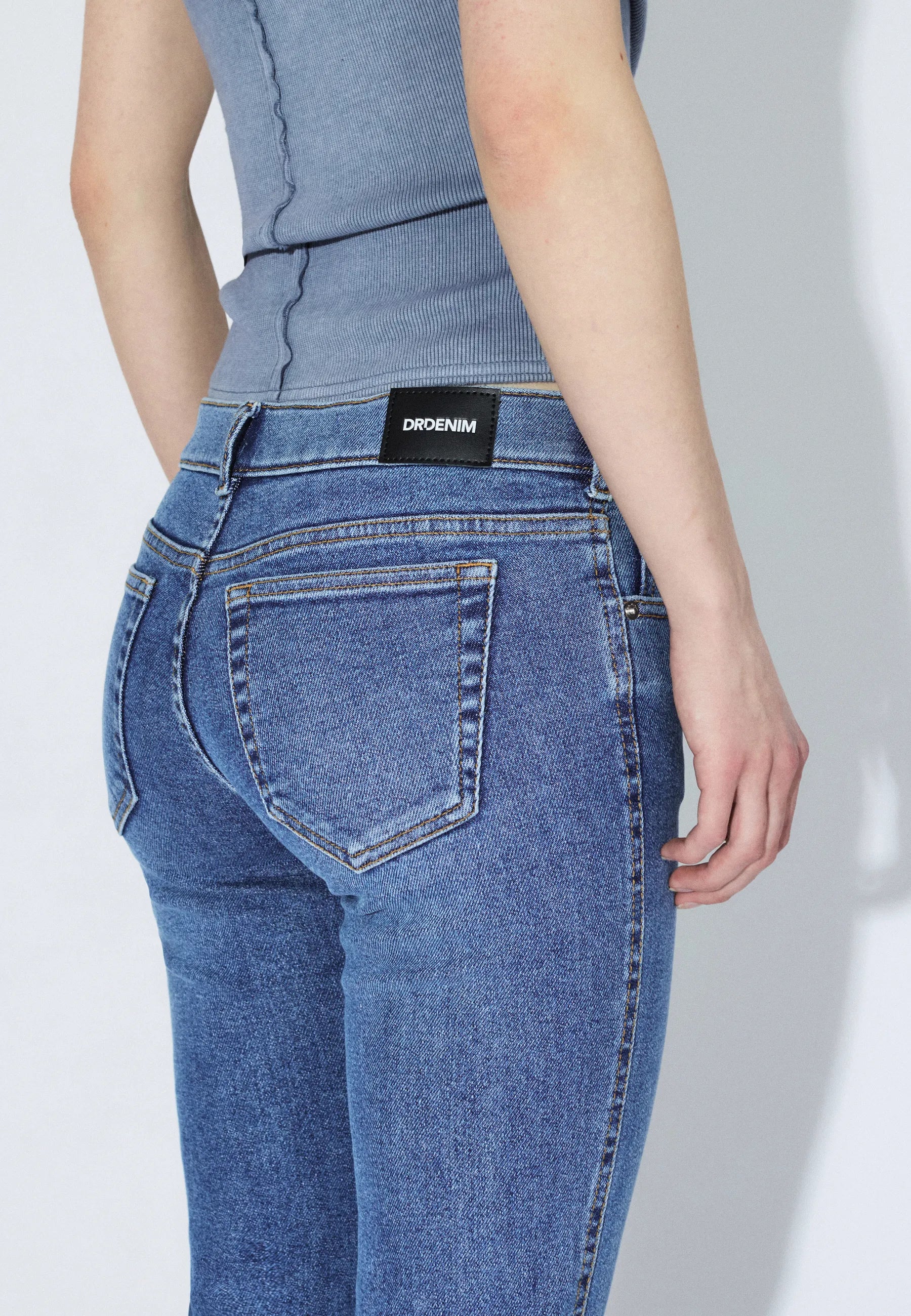 2541101L95_DrDenim_KilyLowBootcut_CapeSkyShade_Main_W5_2