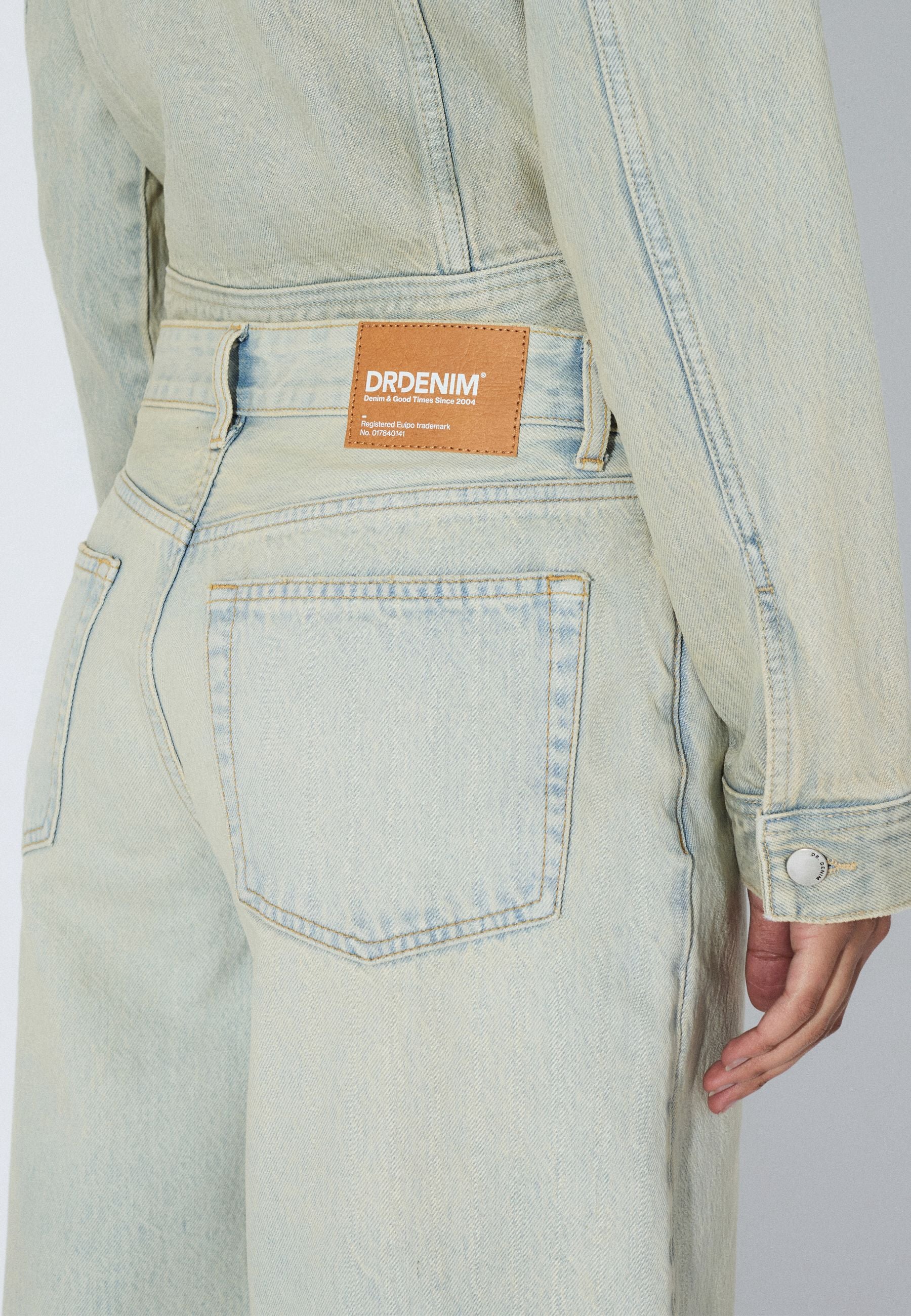 2610101066_DrDenim_BreeShorts_StreamPaleVintageWorn_Main_W5_2